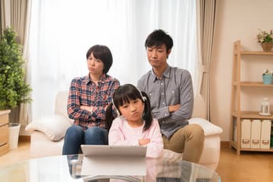 子育て世代の貯金額は平均いくら？年代別の月の貯金額も解説！のサムネイル画像