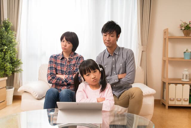 子育て世代の貯金額は平均いくら？年代別の月の貯金額も解説！