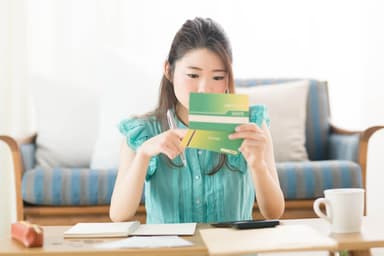 生活費10万は可能？一人暮らしの場合や節約方法も紹介のサムネイル画像