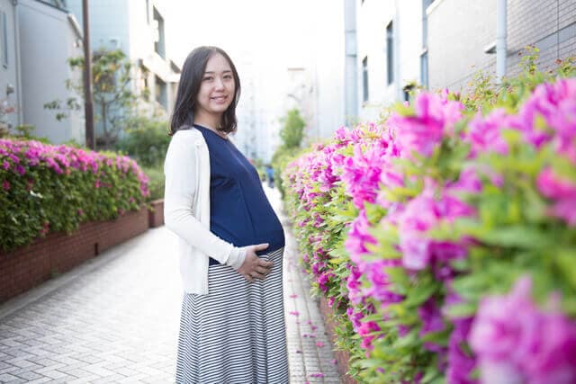 生活保護受給中に妊娠した！出産扶助とは？母子家庭の生活保護も解説！