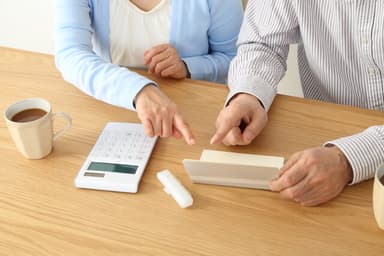 新NISAの積立投資枠は妻名義でも利用できる？贈与税も解説のサムネイル画像