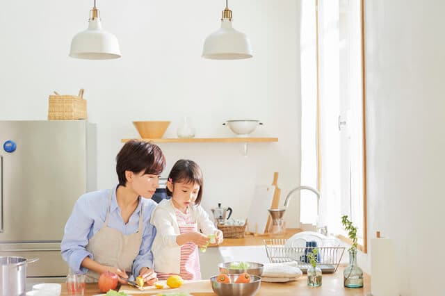 【2024年】4人家族の光熱費の平均はいくら？冬の平均は？【一戸建て・マンション】