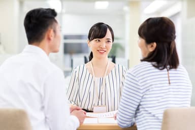 保険屋さんと外で会う場所は？どこで会う？おすすめの打ち合わせ場所を紹介のサムネイル画像