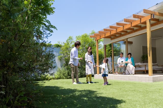 住宅ローンが月々10万円の返済だときつい理由は？共働きの場合や世帯年収別に解説