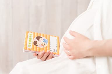 自然分娩でも出る保険はある？自然分娩は保険適用になる？のサムネイル画像