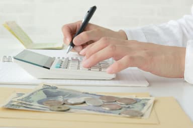 医療保険に毎月いくら払ってる？月額保険料の平均額・相場は？のサムネイル画像