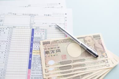 個人年金の満期金受取で確定申告が必要となる場合とは？必要書類や控除も解説のサムネイル画像