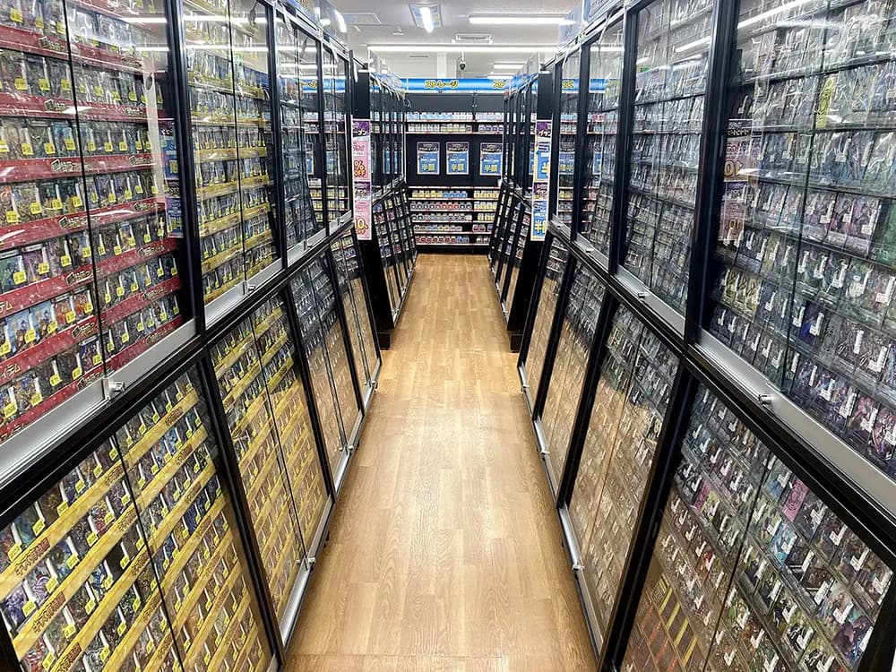 カードショップの盗難に備える保険とは？事例を用いて解説！