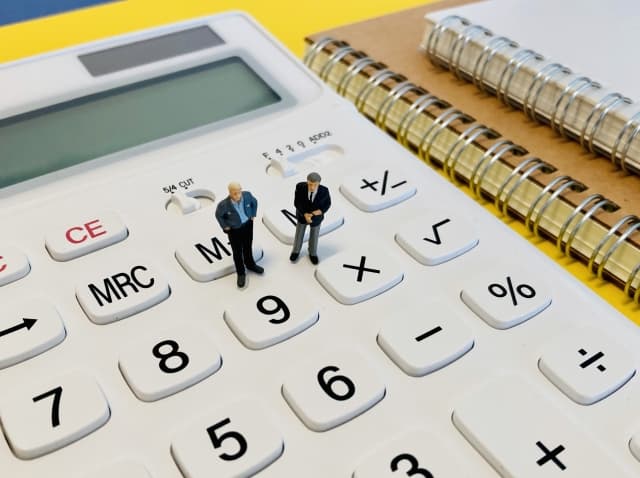 法人向け生命保険の損金割合とは？保険料は全額損金にできる？