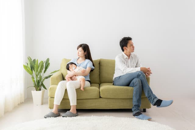 夫が単身赴任中の母子の生活費はどれくらい？家計がきついときの対処法も解説