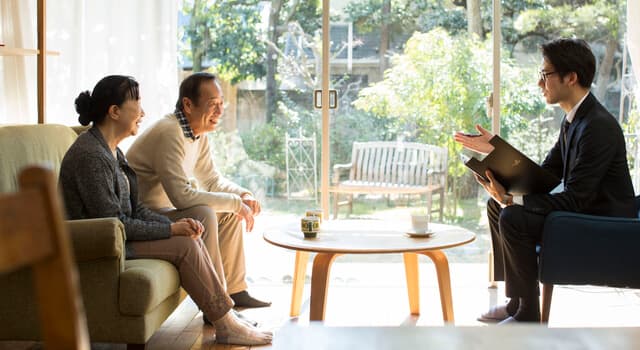 カフェやファミレスでもできる保険相談を徹底解説！【体験談あり】