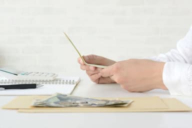 奨学金申請時の封筒の書き方を紹介！封筒のサイズ・提出書類を確認のサムネイル画像